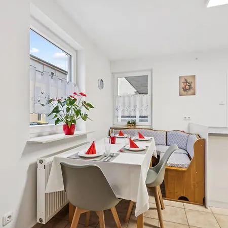 Lich, 3-zimmer, Voll Ausgestattet Апартаменты Лих