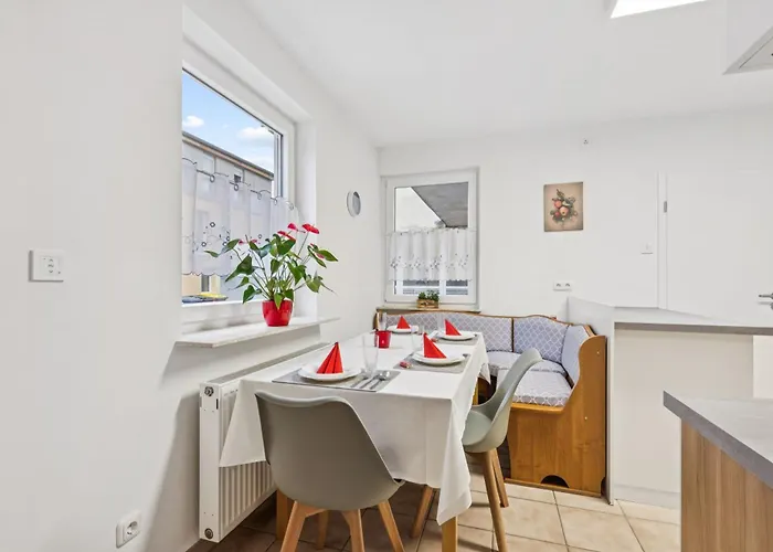 Lich, 3-zimmer, Voll Ausgestattet Апартаменты Лих